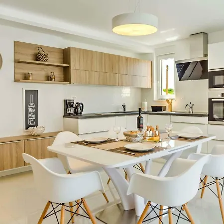 Vid By Interhome Apartment Vantacici
